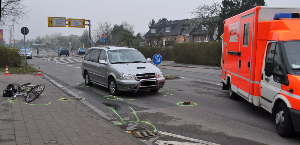 VU Radfahrer PKW Koeln Heimersdorf Volkhovenerweg P01.JPG